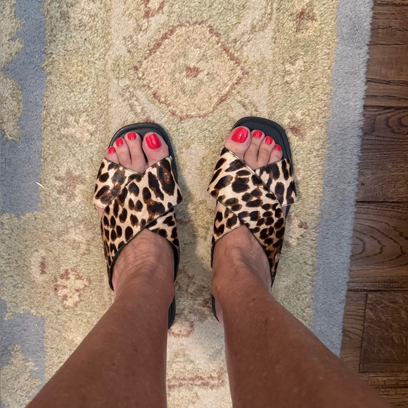 Tory Burch animal print sandals size 8 1/2 - Picture 4 of 4